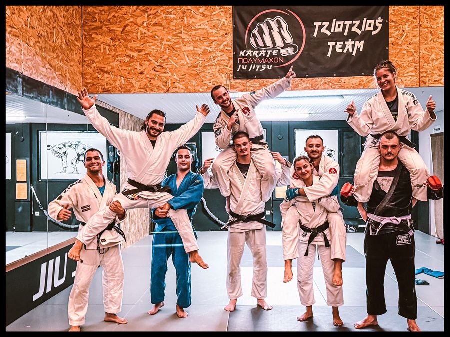 Groepsfoto vanop het trainingskamp in Athene